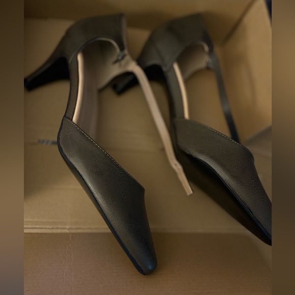 👠Journey Collection Women's Bettie Pump - Picture 8 of 11